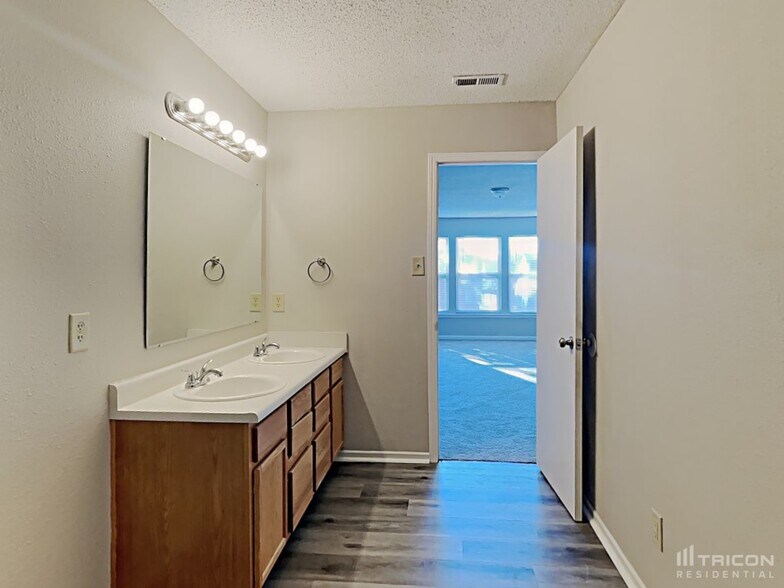 Building Photo - 12408 Bearsdale Dr