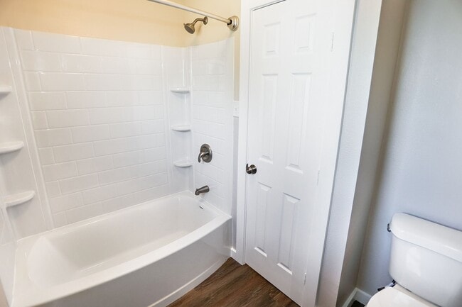 Building Photo - 502 Rosewood Dr