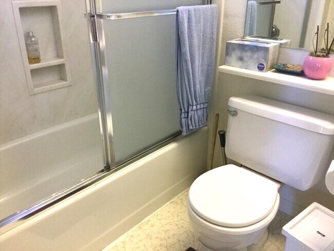 Building Photo - 6 Dockside Cir