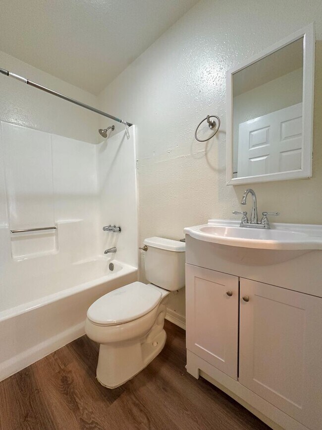 Building Photo - 15Central