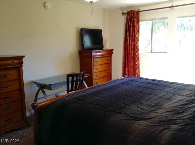 Building Photo - 682 Oakmont Ave