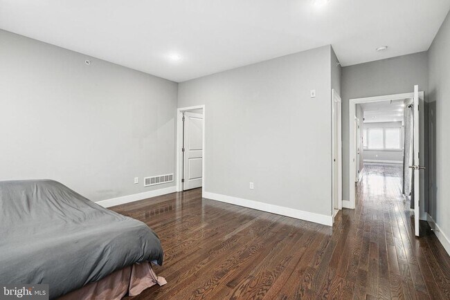 Building Photo - 912 N 16th St