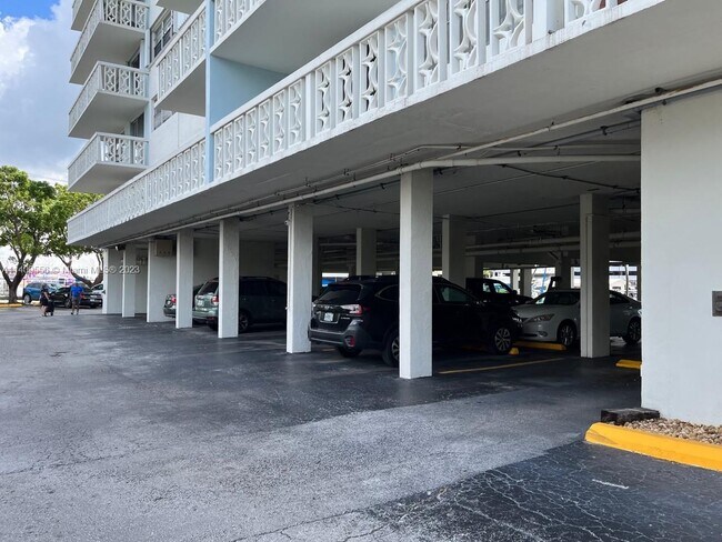 Building Photo - 13155 Ixora Ct