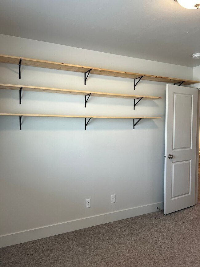 Building Photo - Beautiful 3 Bed, 2.5 Bath Townhome in Summerfield Subdivision | $1,995/month
