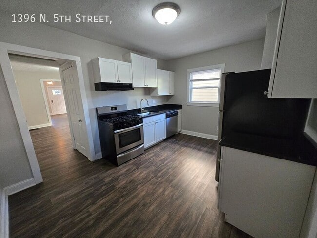 Building Photo - 1396 N 5th St