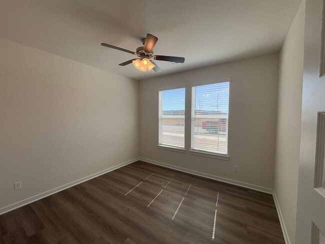 Building Photo - 4802 W Planetree St