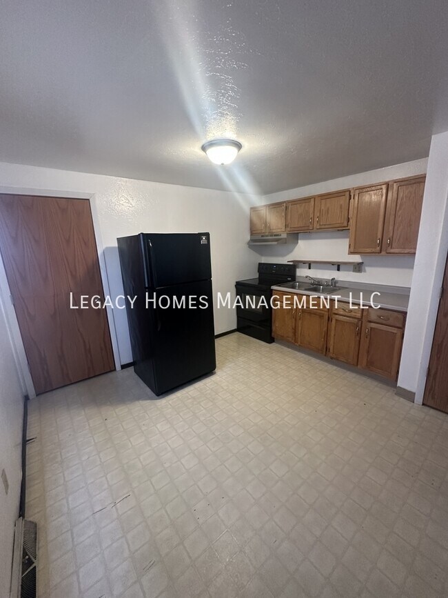 Primary Photo - 1583-1585-1585 Charles St