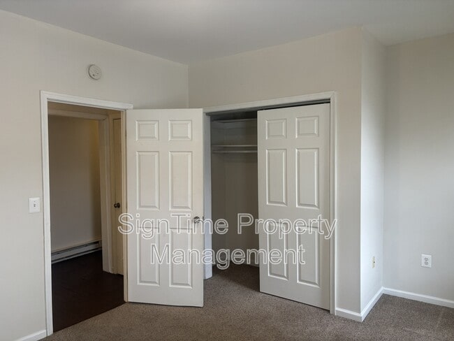 Building Photo - 415 E Potomac St