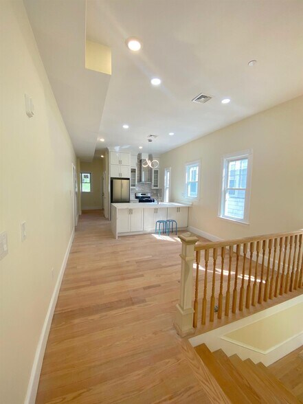 Building Photo - 32 Putnam Ave