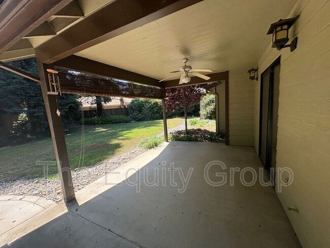 Building Photo - 519 N Aspen St
