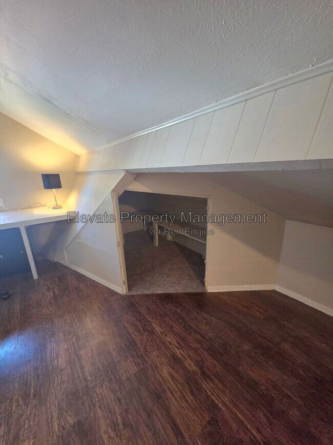 Building Photo - 4225 Clendon Way