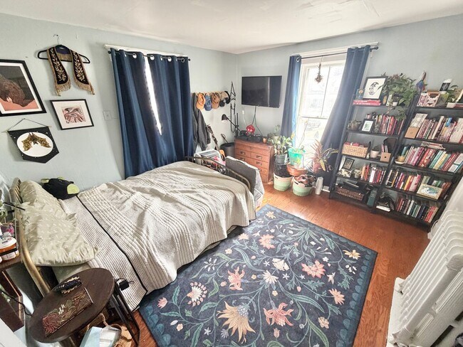 Building Photo - 1 Bedroom in Burlington VT Available 7/1!