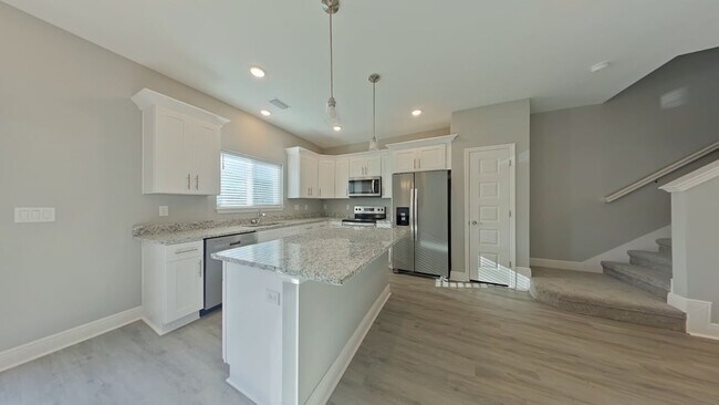 Building Photo - 806 Kenneth Dr