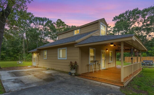 Building Photo - 14519 Oakleaf Dr