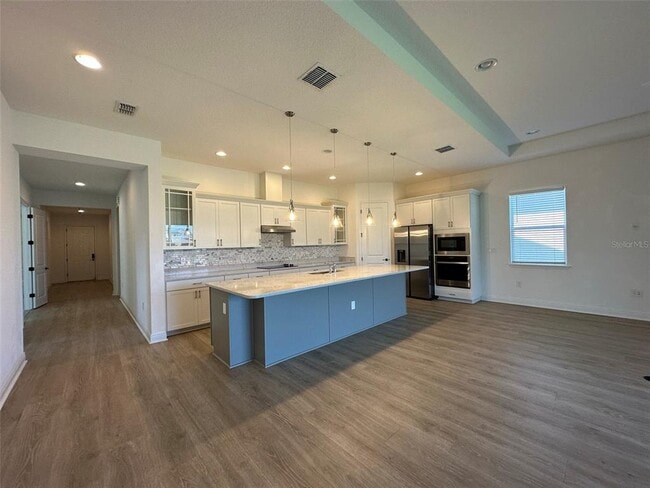 Building Photo - 15095 Mayberry Dr
