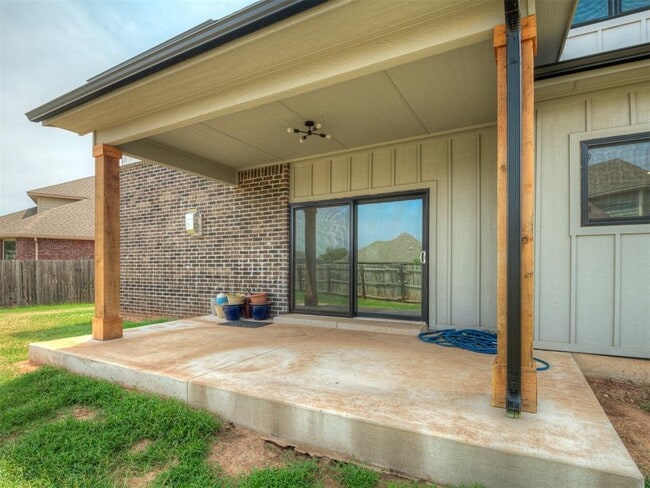 Building Photo - 1413 Zachary Ln