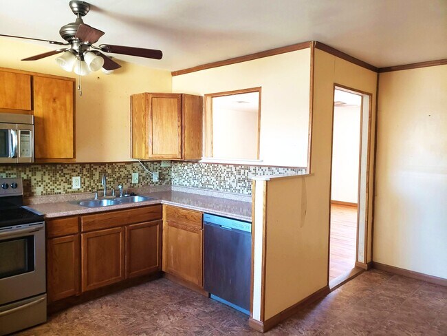 Building Photo - 851 Aspen Ln