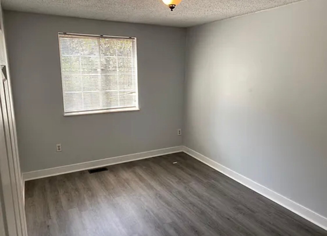 Building Photo - 9732 Springfield Woods Cir