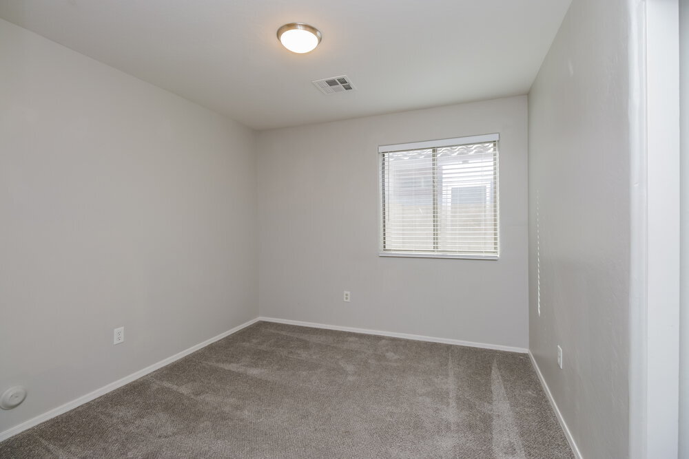 Building Photo - 5605 S 11th Pl