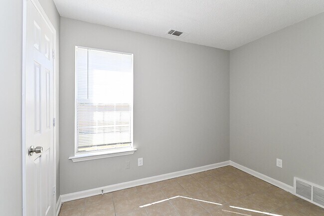 Building Photo - 7865 Shadowland Cove