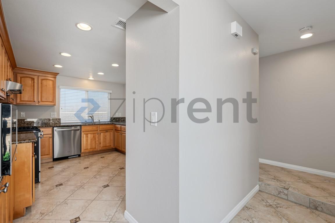 Building Photo - Unit