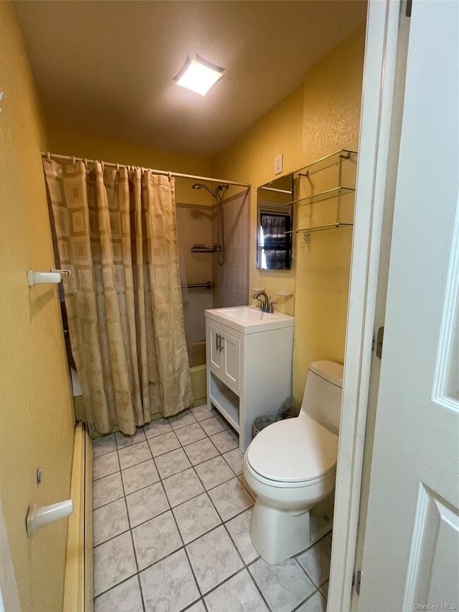 Building Photo - 2585 Beach Dr