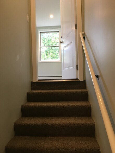 Building Photo - 284 Turnpike Rd