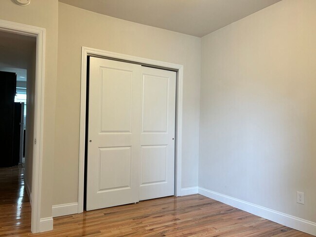 Building Photo - 414-416-416 Ridgeway St