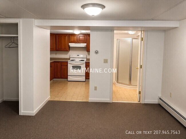 Building Photo - 104 Main St