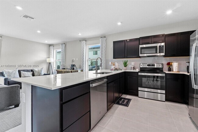 Building Photo - 436 10th Ct