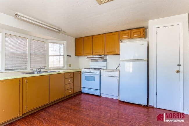 Building Photo - Manufactured home with NO HOA and Plenty o...