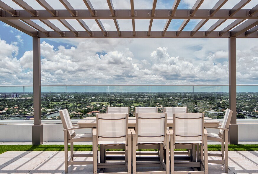 Building Photo - 4020 Galt Ocean Dr