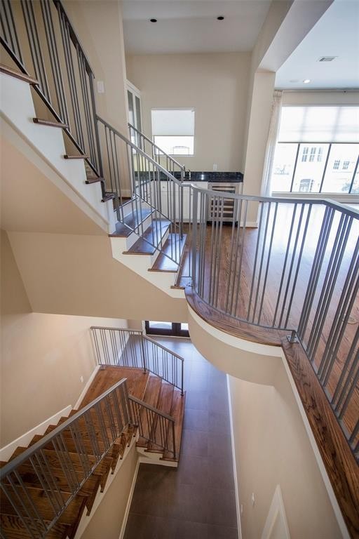 Building Photo - Contemporary townhome, rooftop terrace awa...
