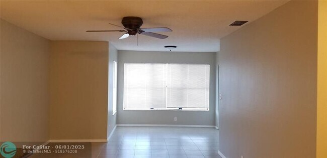 Building Photo - 2846 S University Dr