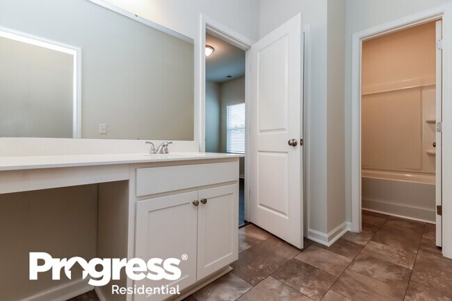 Building Photo - 5 Fifth St