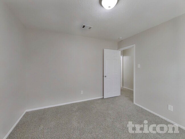 Building Photo - 11519 Perry Rd