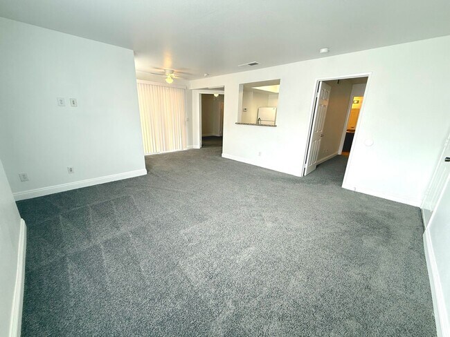 Building Photo - SPACIOUS 2BED/2BATH CONDO ON THE 2ND FLOOR