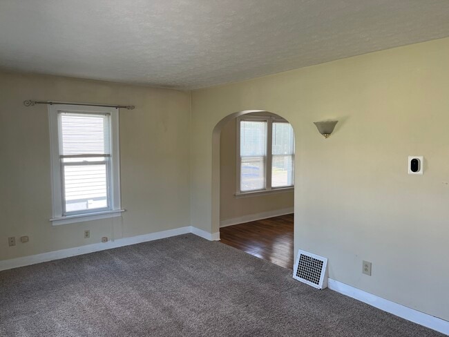 Building Photo - 435 31st St SW