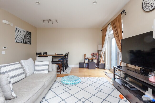 Building Photo - 648 W 16th St