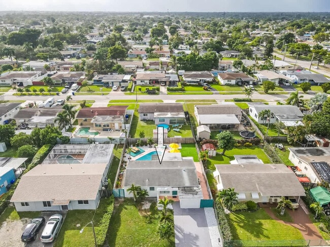 Building Photo - 730 N 72nd Terrace