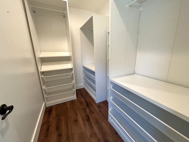 Building Photo - 247 W Woodland Oaks Dr