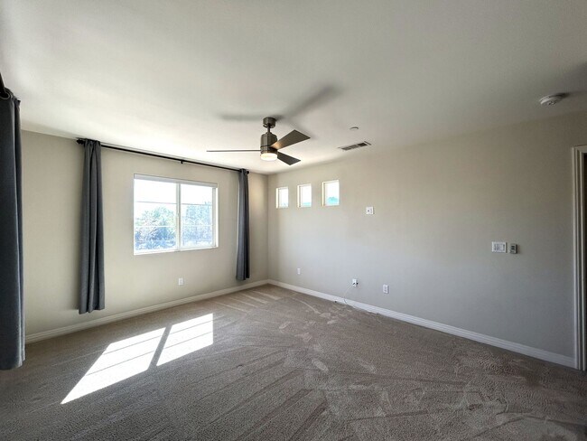 Building Photo - AVAILABLE NOW!! GORGEOUS 2 Bed 2.5 Bath Condo in La Quinta!