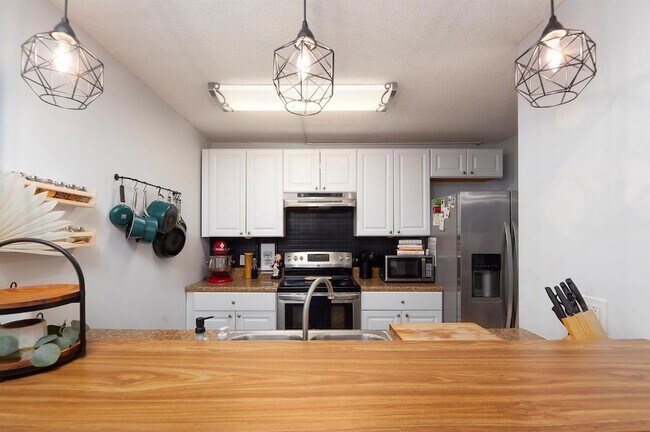 Building Photo - 2980 SW Sunset Trace Cir