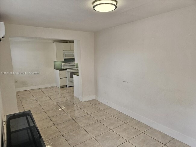 Building Photo - 651 SW 66th Ave