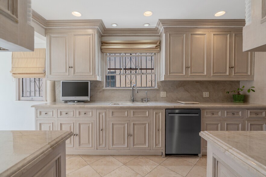 Building Photo - 1511 Pandora Ave