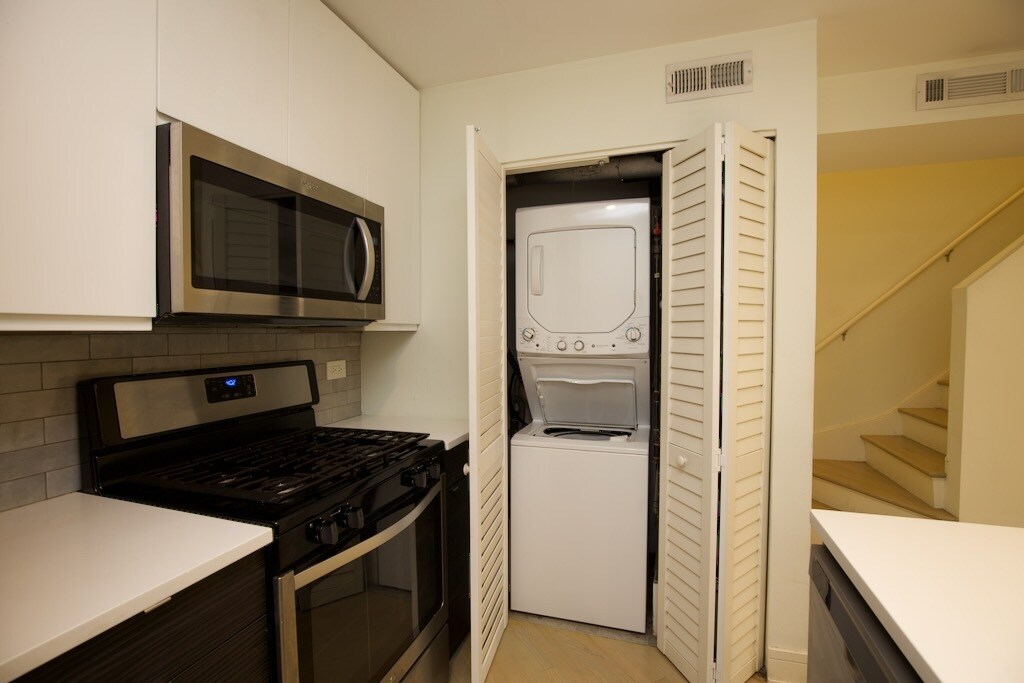 Building Photo - 843 W Grace St