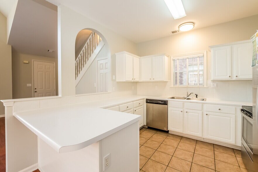 Building Photo - 10436 Sunnybrook Cir