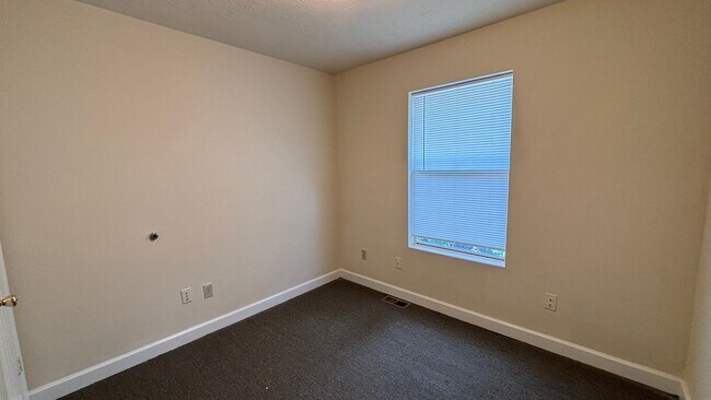 Building Photo - 133 Clover Valley Cir