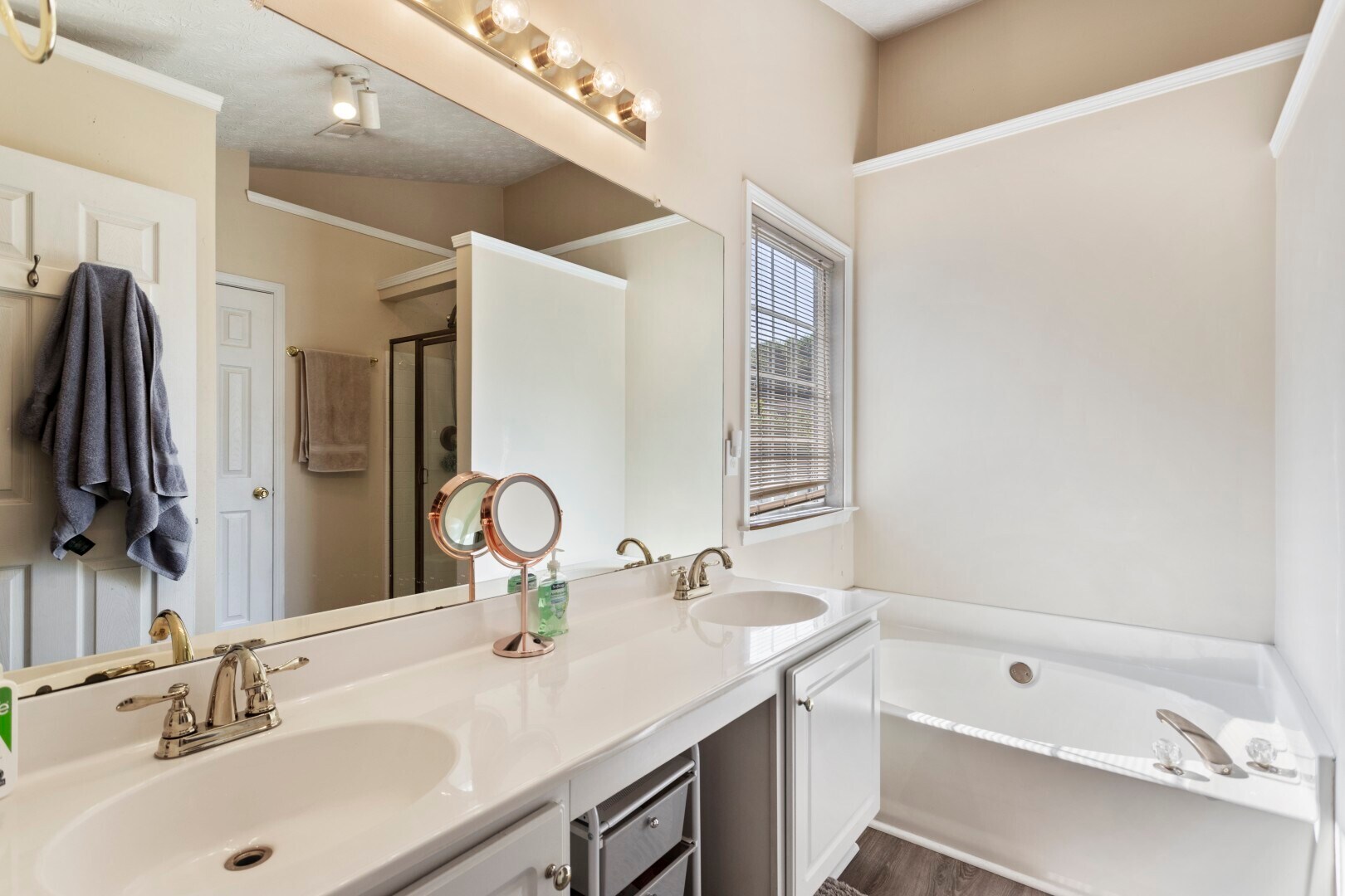 Building Photo - 2260 Winthrope Way Dr