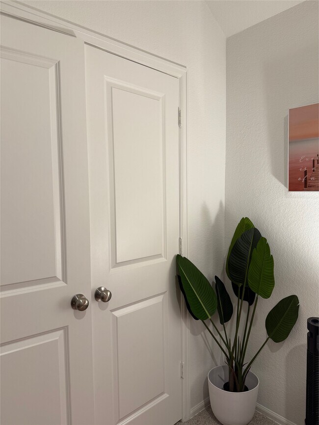 Building Photo - 3618 Oakvale Dr